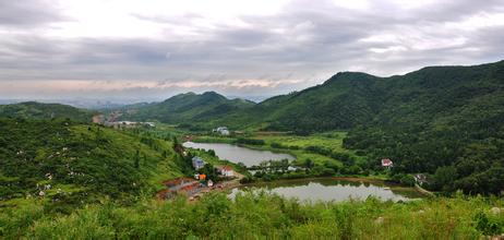 仙姑山 编辑 仙姑山位于武穴市城西5公里处,1997年被黄冈市批准为旅游